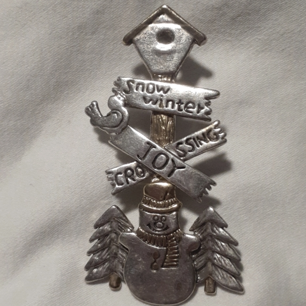 JJ Christmas theme brooch pendant in Gold and Silver tones